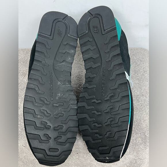 Athletic_Shoes